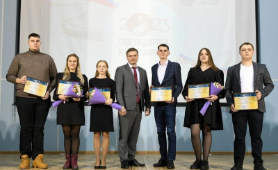 Обманный манёвр. Педагоги Хакасии получат разовые выплаты вместо повышения зарплат