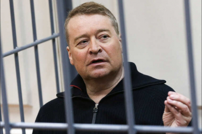 Криваш и Ткачев как ангелы-хранители Маркелова на скамье подсудимых